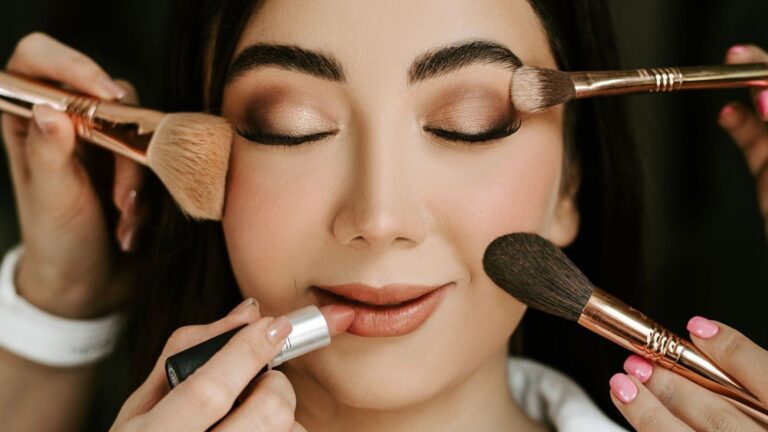 Los cosméticos ocultan sustancias químicas que no aparecen en la etiqueta