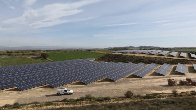 mayor parque solar de Cataluña inaugurado en Alcarràs con 300 MW de potencia