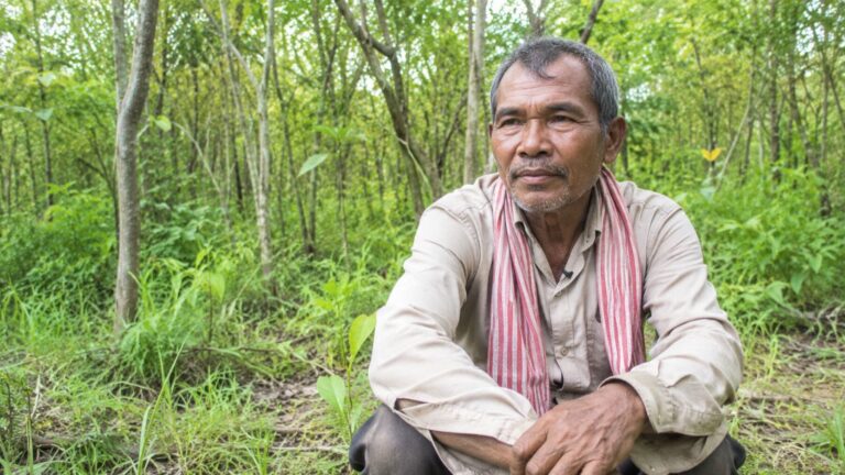 Jadav Payeng en el bosque que creó en Assam tras más de 40 años plantando millones de árboles.