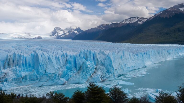 Vista del glaciar Perito Moreno en la Patagonia argentina, donde los satélites han confirmado el mayor retroceso frontal de las últimas décadas.