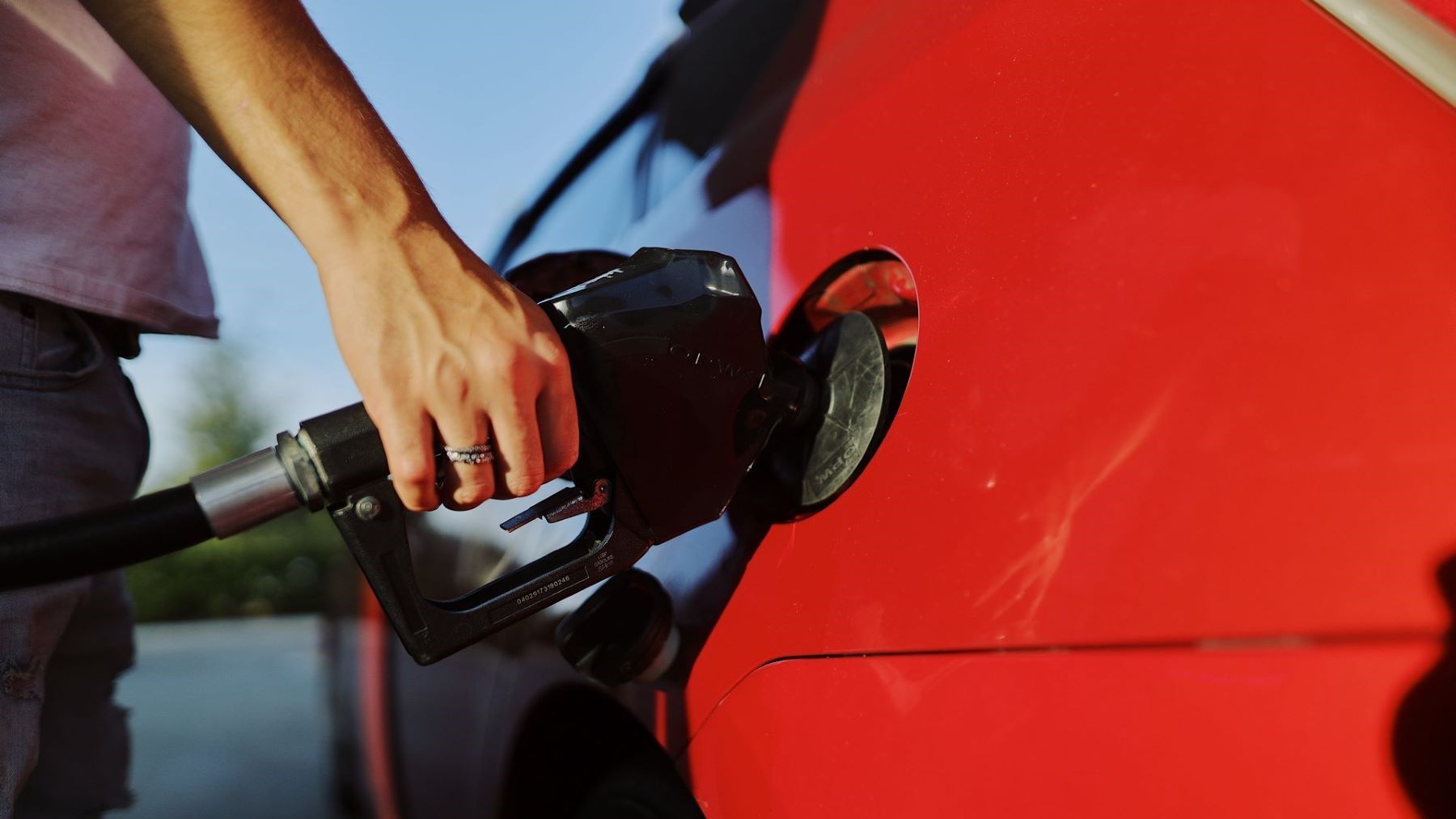 Un punto de carga defectuoso provoca averías en dos coches eléctricos y reparaciones por 515 euros