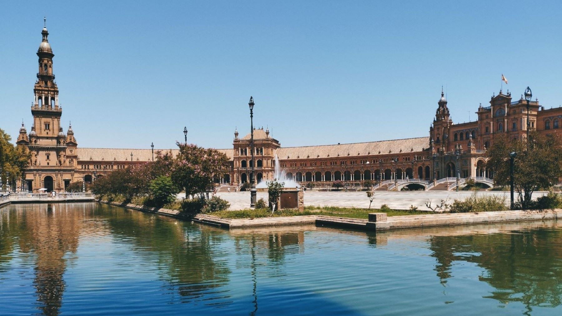 Sede del Parlamento de Andalucía en Sevilla, escenario del encuentro del acuerdo ecosocial