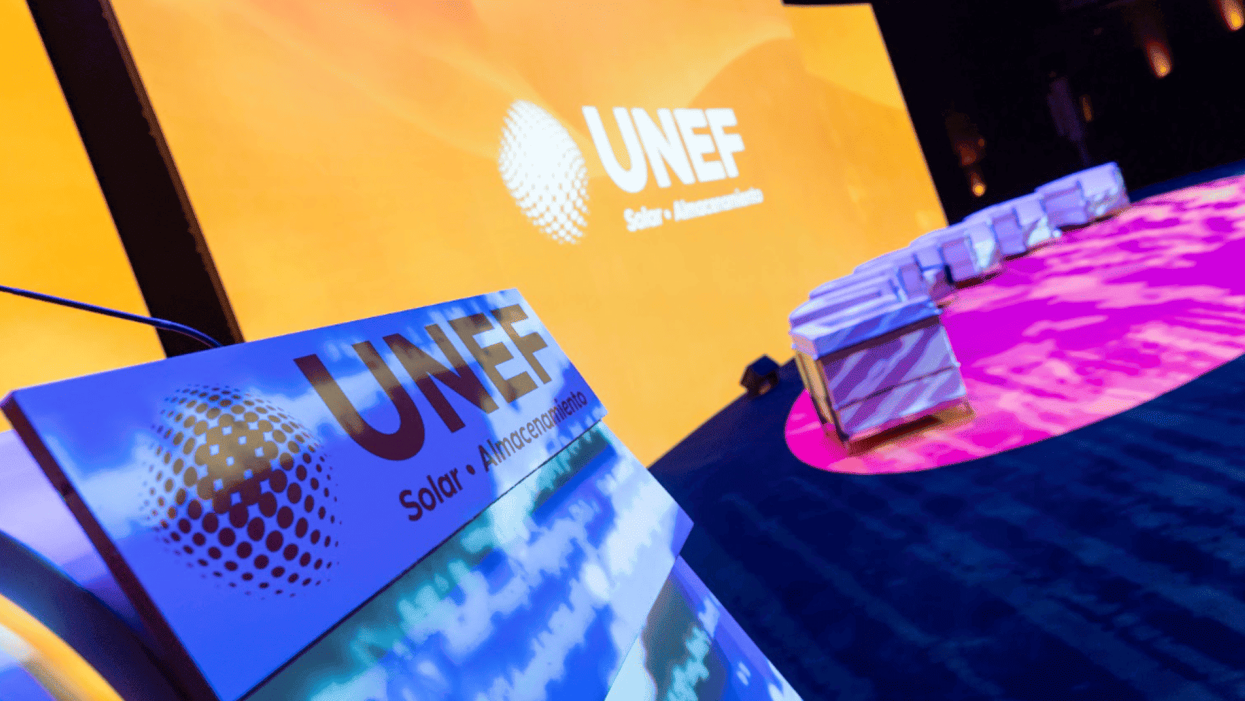 Espacio de debate del Foro Solar 2026 sobre energía fotovoltaica y redes eléctricas