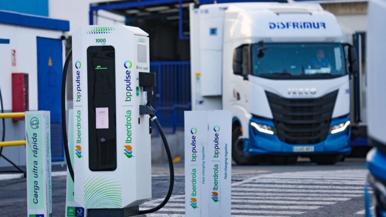 Nueva red de recarga de camiones eléctricos en España con cargadores MCS de más de 1 MW