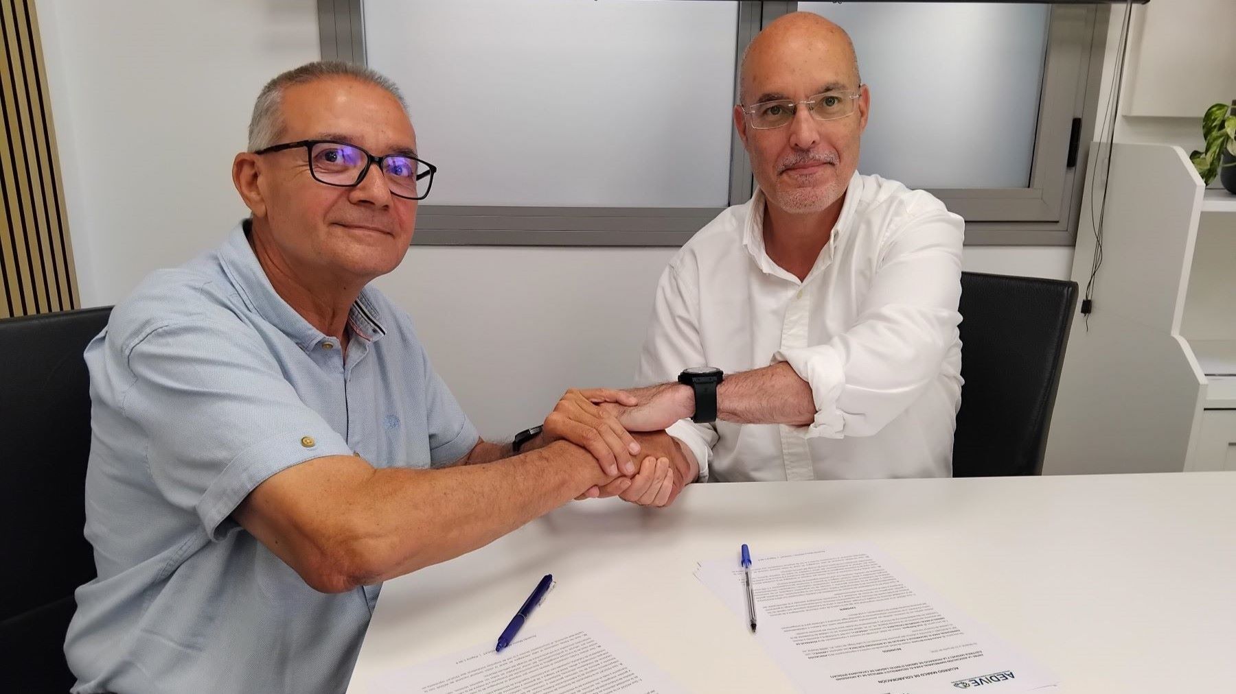 faltan instaladores de puntos de recarga especializados para impulsar el coche eléctrico