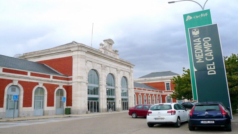 Adif amplía los puntos de recarga para coches eléctricos en las estaciones ferroviarias