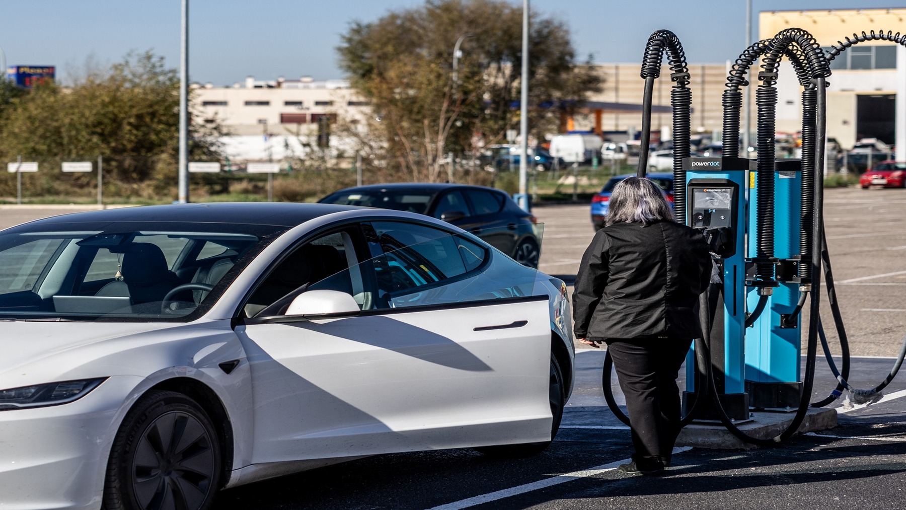 Los coches eléctricos en España multiplican por cinco las matriculaciones de turismos diésel