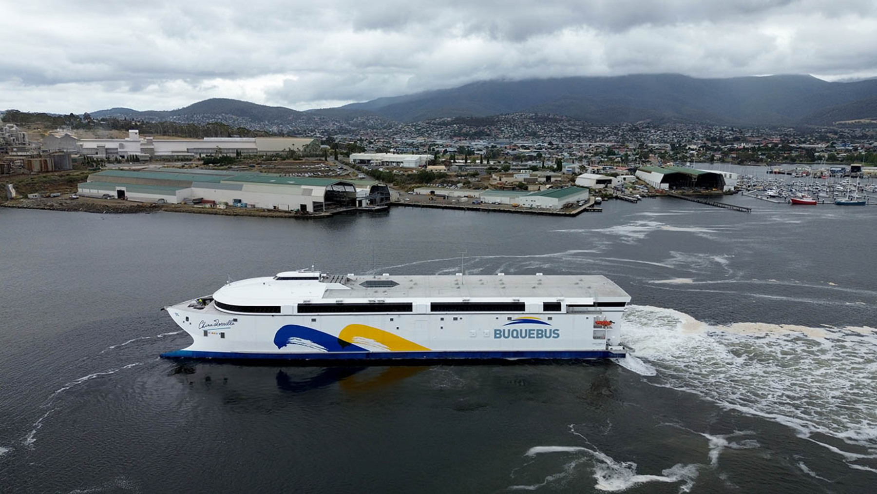 ferry eléctrico China Zorrilla llega a Uruguay para conectar Colonia y Buenos Aires