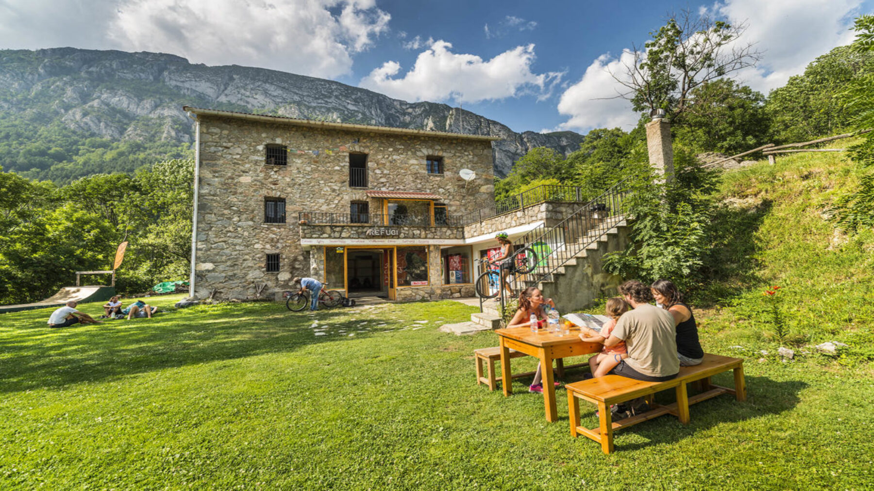 turismo rural en España con bicicletas eléctricas y aplicaciones móviles