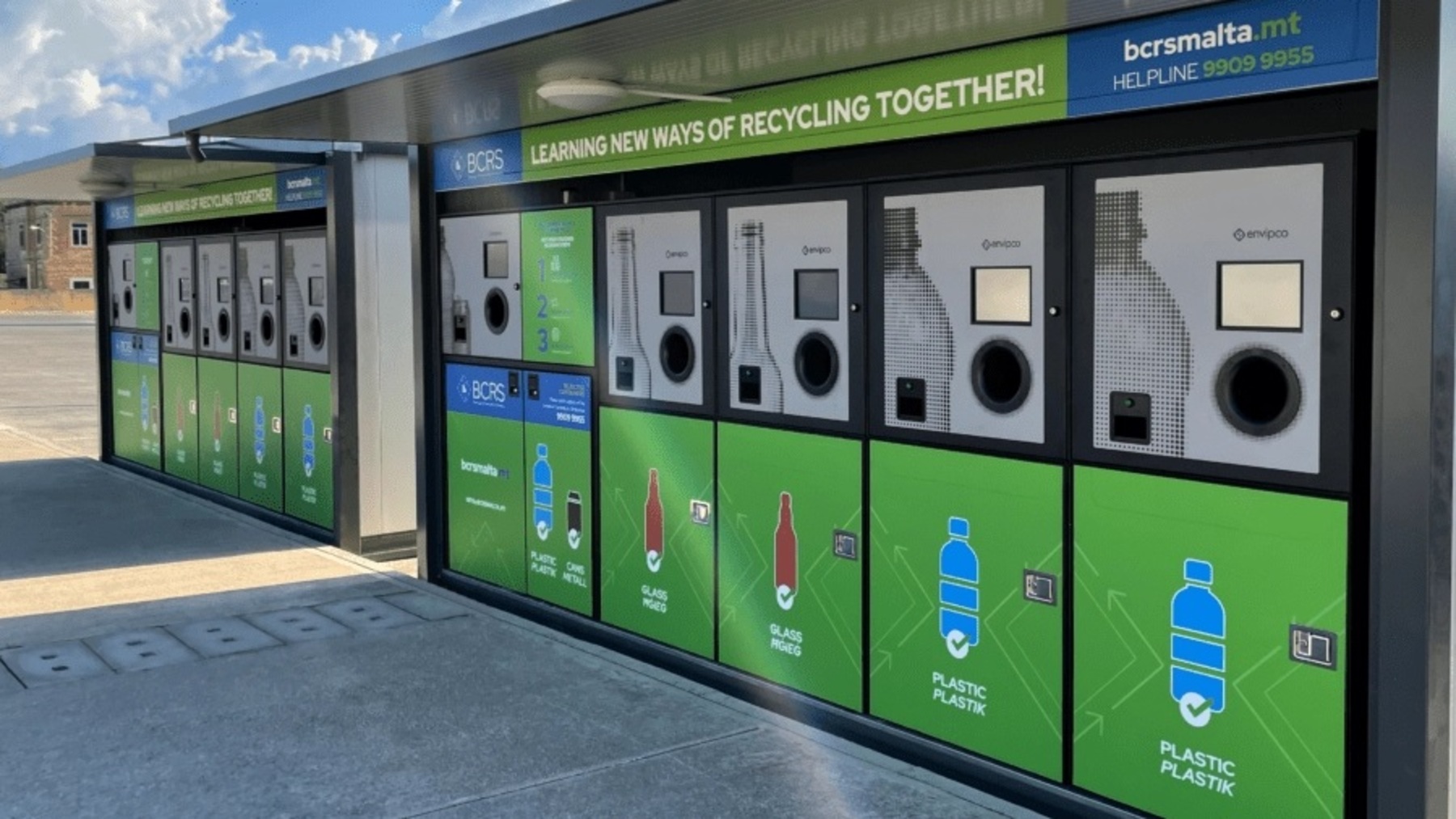 Máquina para devolver botellas y latas mediante un sistema de depósito reembolsable