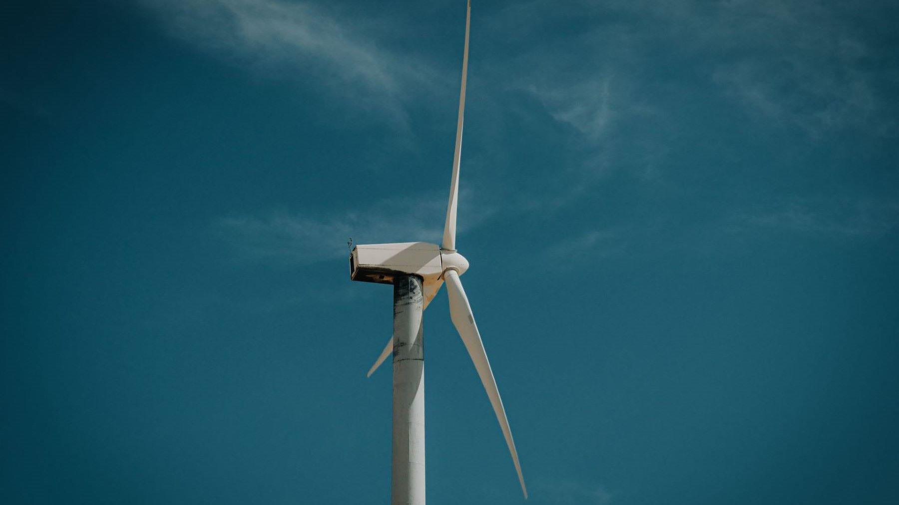Aerogeneradores instalados en el parque eólico de El Escudo en Cantabria