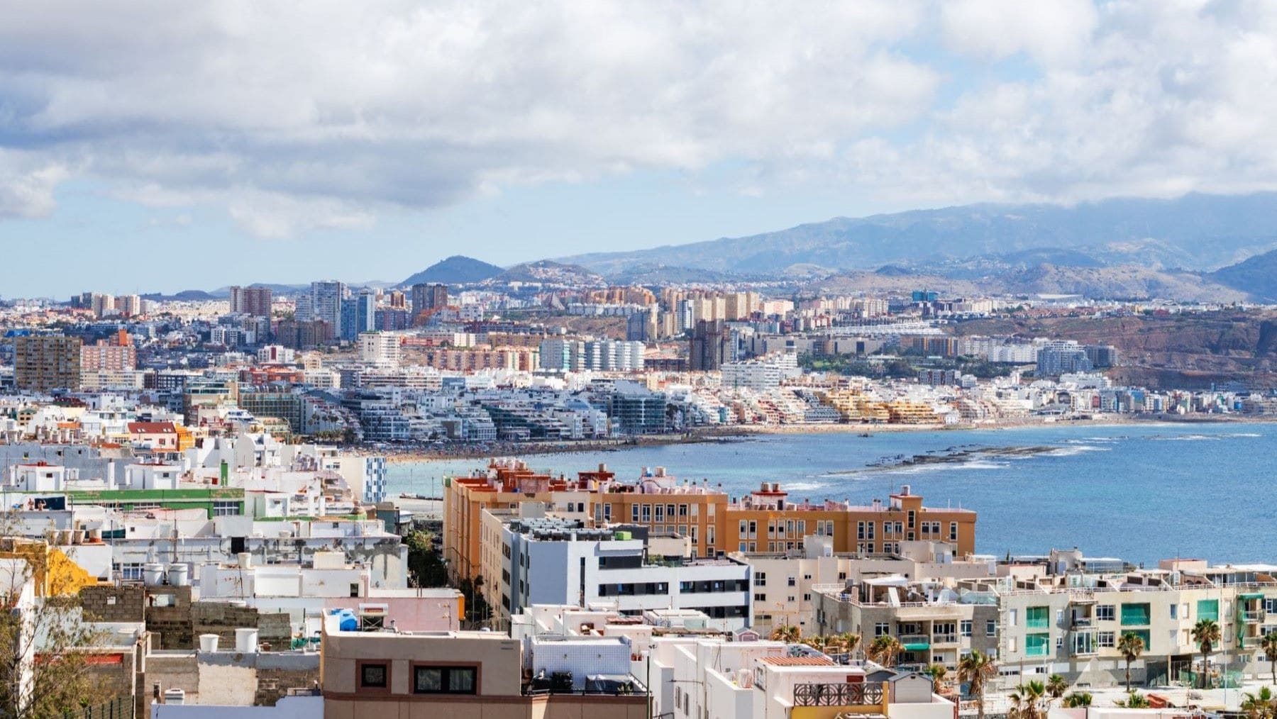 Paisaje con calima que ilustra el estudio sobre la calidad del aire en Canarias