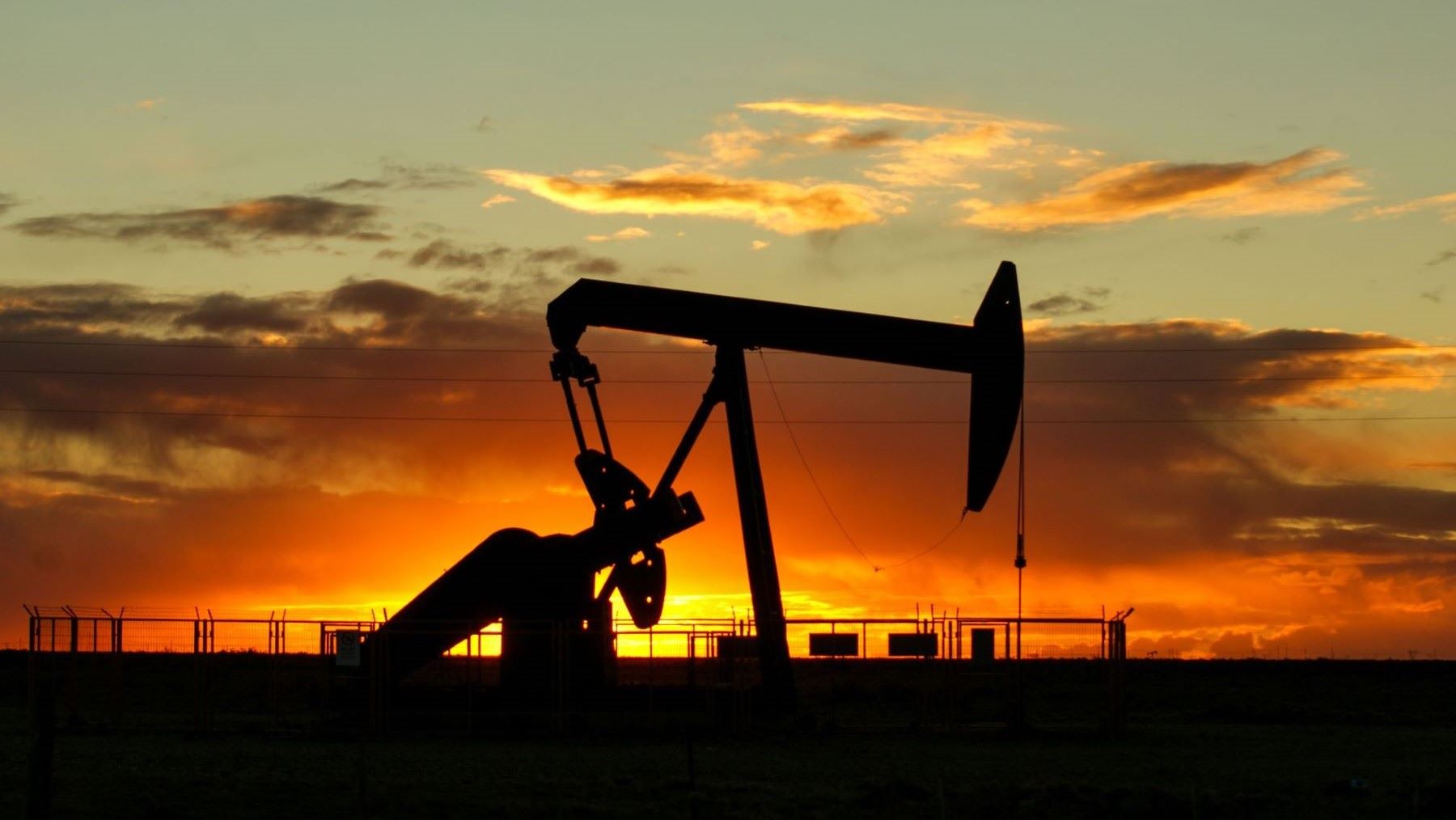 Instalación de fractura hidráulica para ilustrar el Día Internacional contra el Fracking 2026