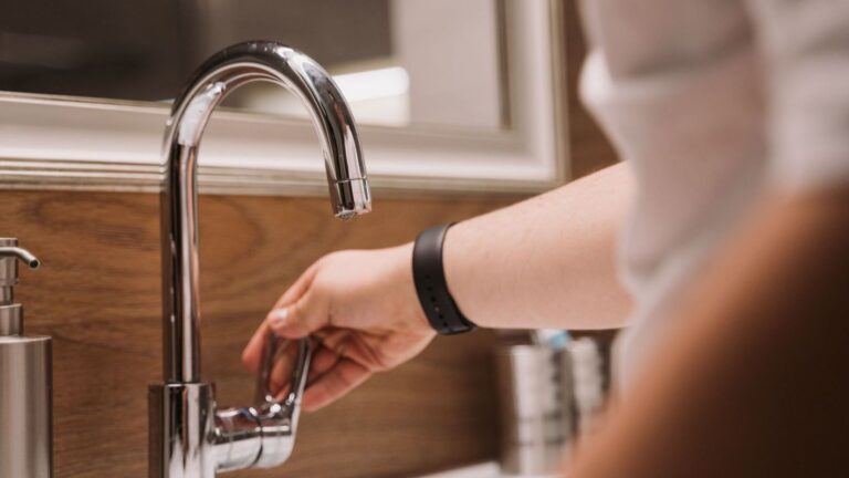 Grifo doméstico para ilustrar las tarifas de agua de EMASESA