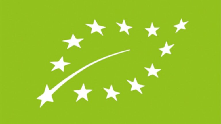 El logotipo ecologico europeo en el centro de la revision