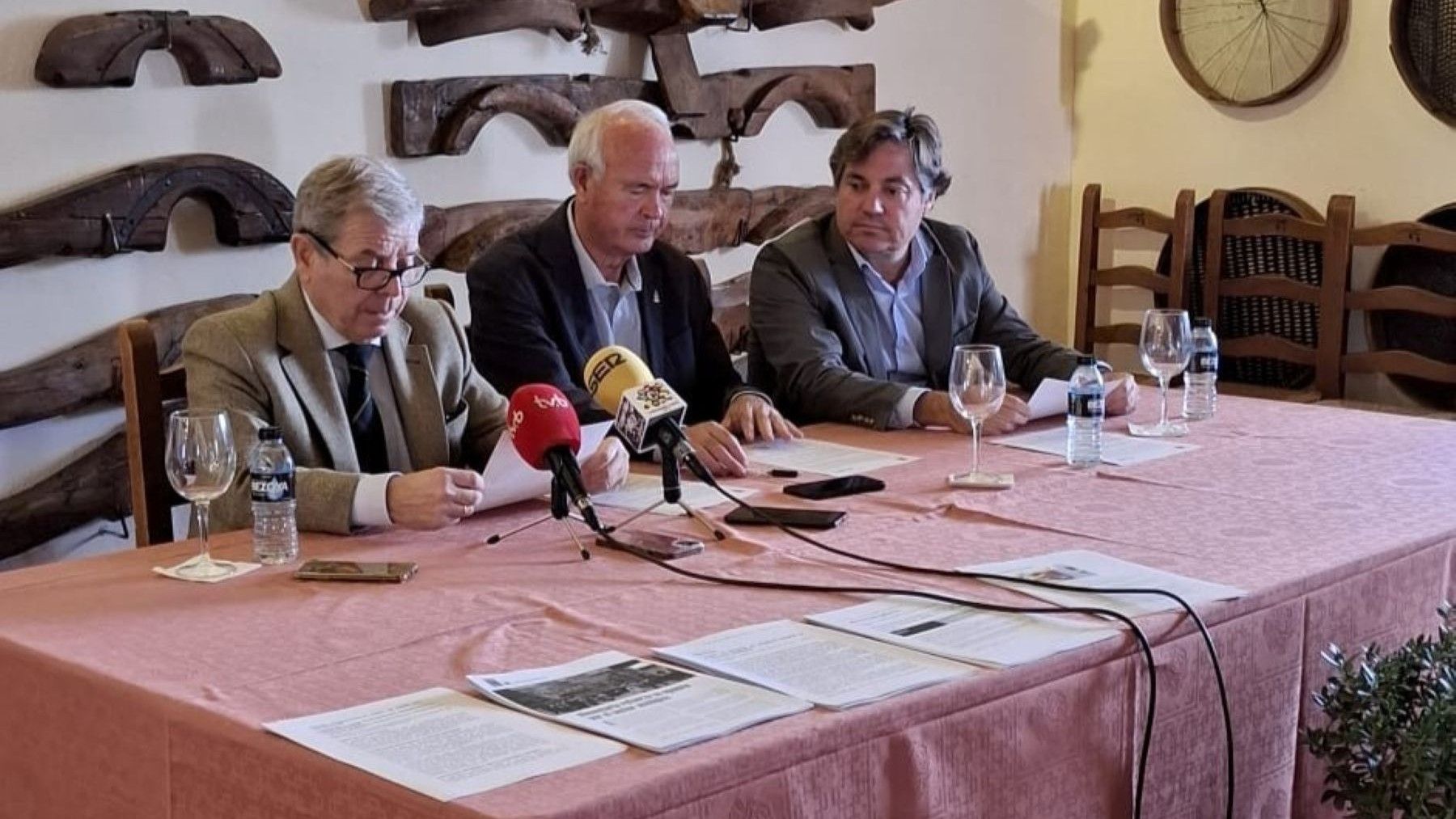 Jurado de los Premios Núñez de Prado reunido en Baena para anunciar los reconocimientos de la XXVIII edición.