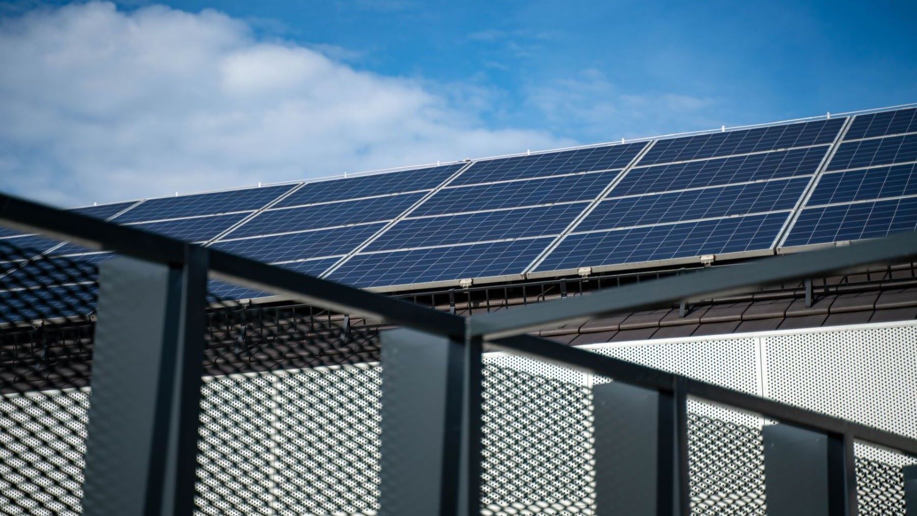 Paneles solares de una instalación de autoconsumo compartido en Andalucía