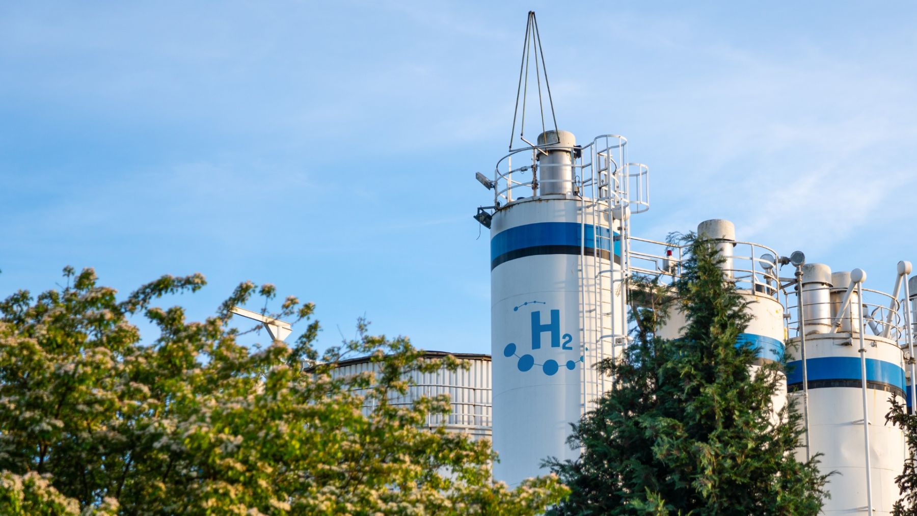 Tuberías industriales para ilustrar el transporte de hidrógeno renovable previsto en España