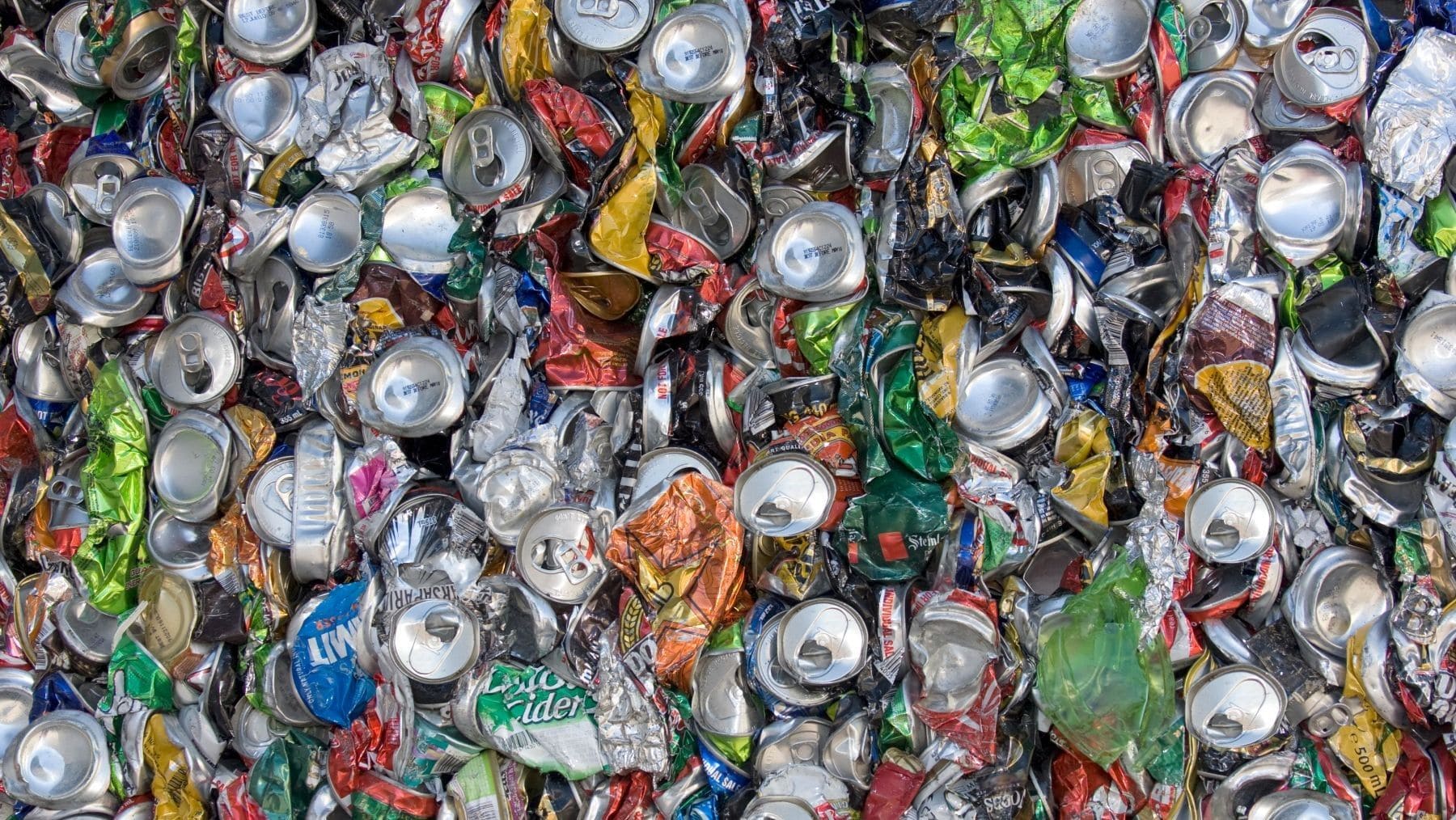 Investigación sobre reciclaje químico de aluminio y plástico PET.