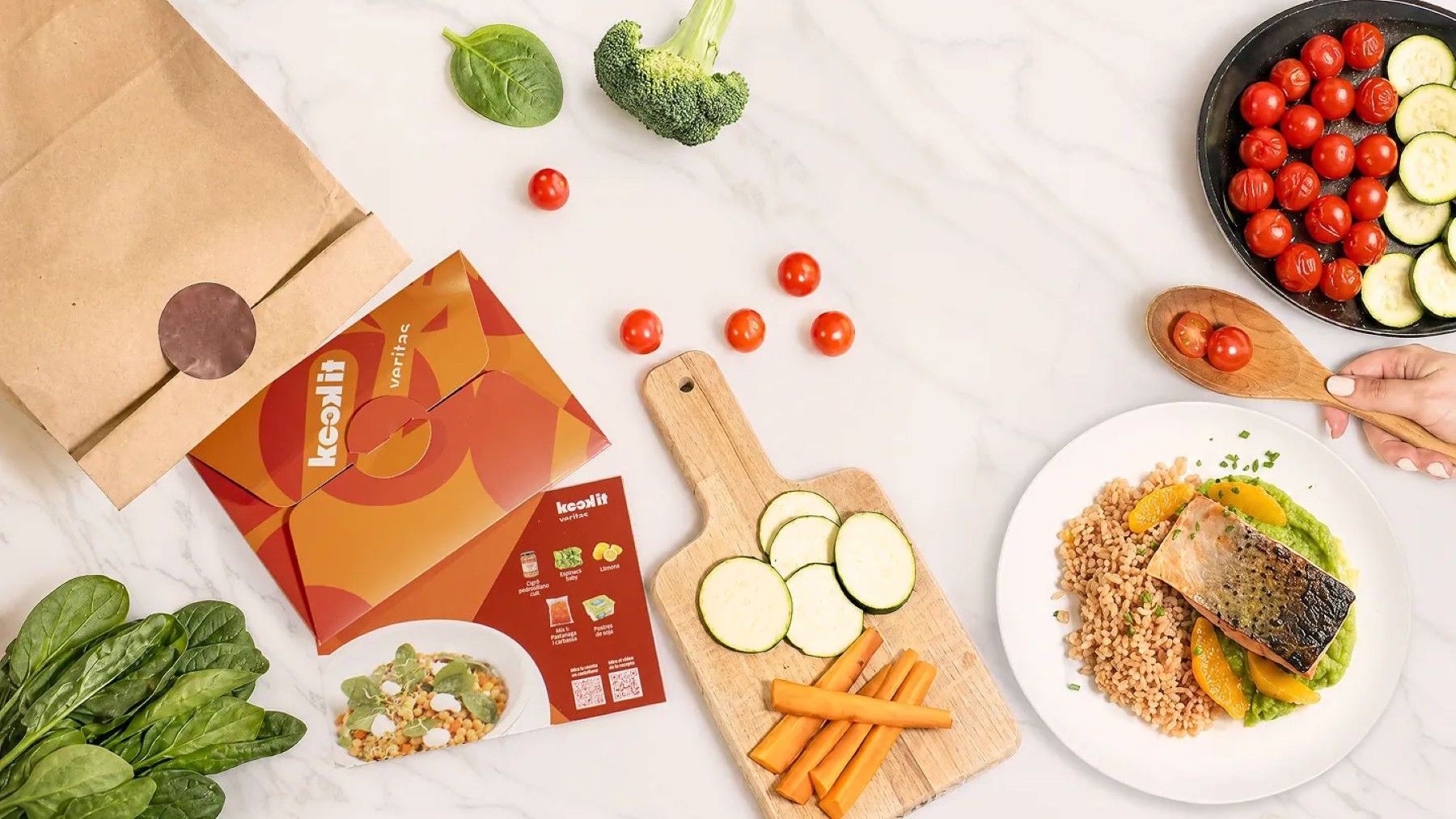 Kookit de Veritas con ingredientes ecológicos organizados por receta sobre una encimera