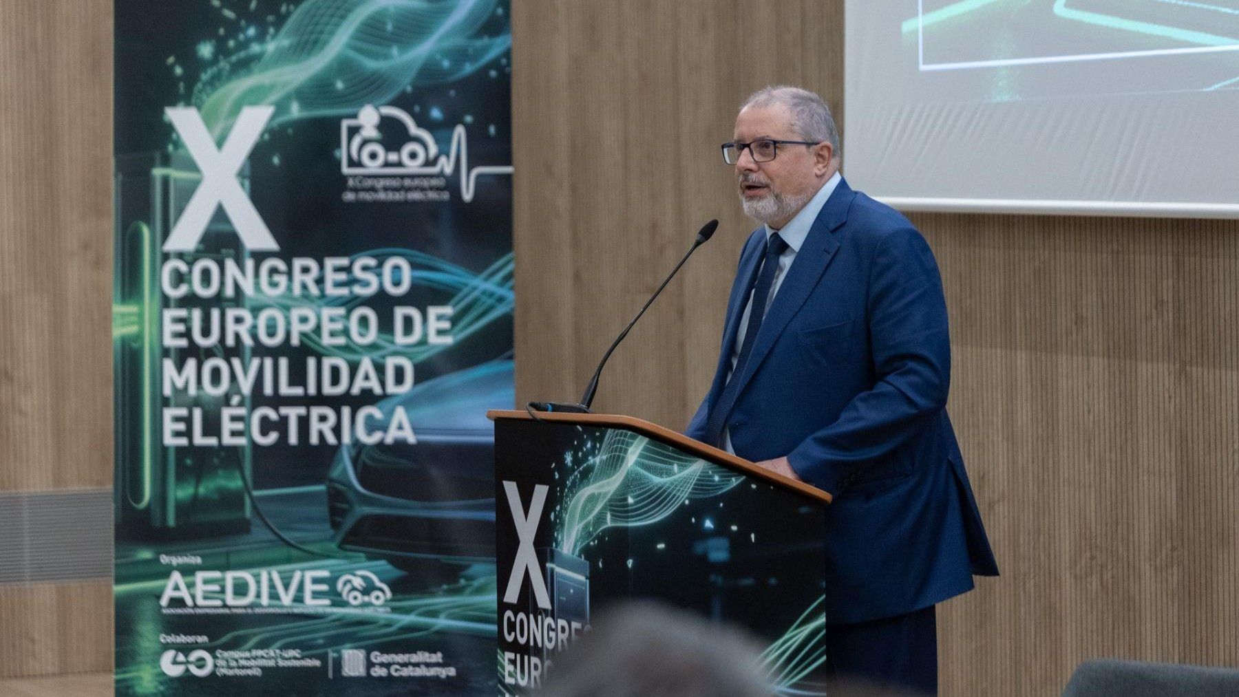 Participantes durante una sesión del X Congreso Europeo de Movilidad Eléctrica en Martorell