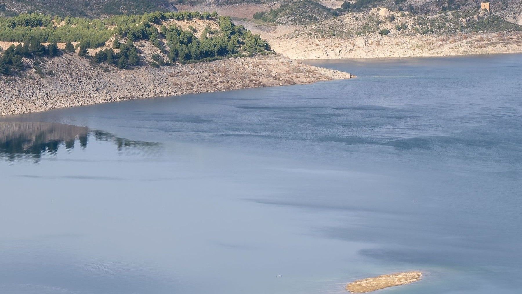 Vista de un embalse para ilustrar la reserva hídrica en España