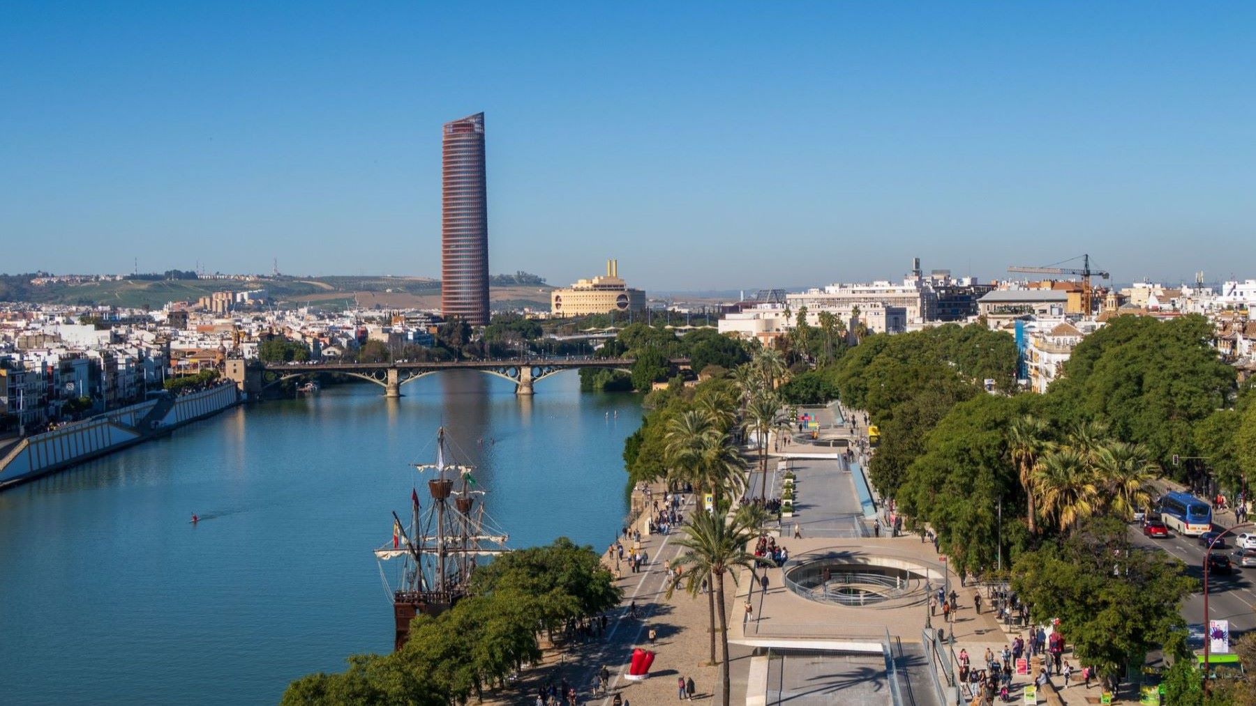 Vista del río en Sevilla, escenario de la convocatoria contra los vertidos mineros al Guadalquivir