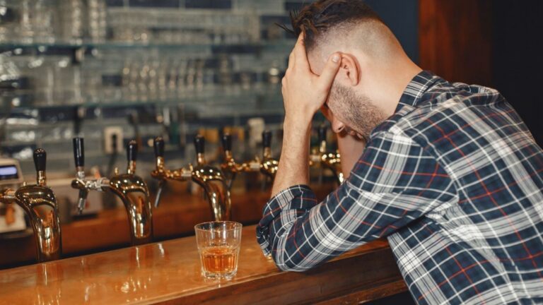Investigadores del ISCIII responsables del informe sobre muertes por alcohol en España
