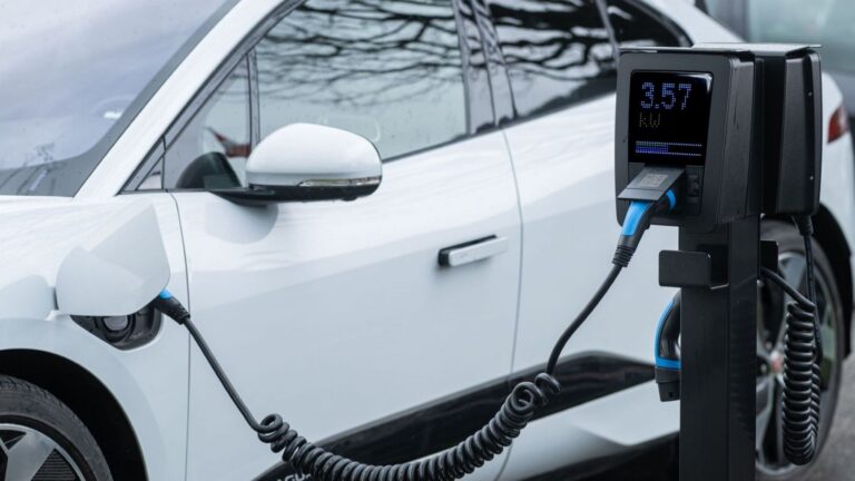 Centro de reparación de Powerdot en Oporto para componentes de cargadores de vehículos eléctricos