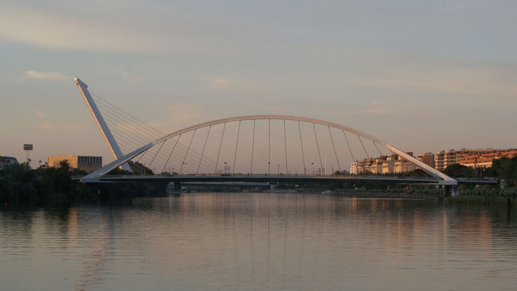 vertidos mineros al Guadalquivir: vista del río a su paso por Sevilla