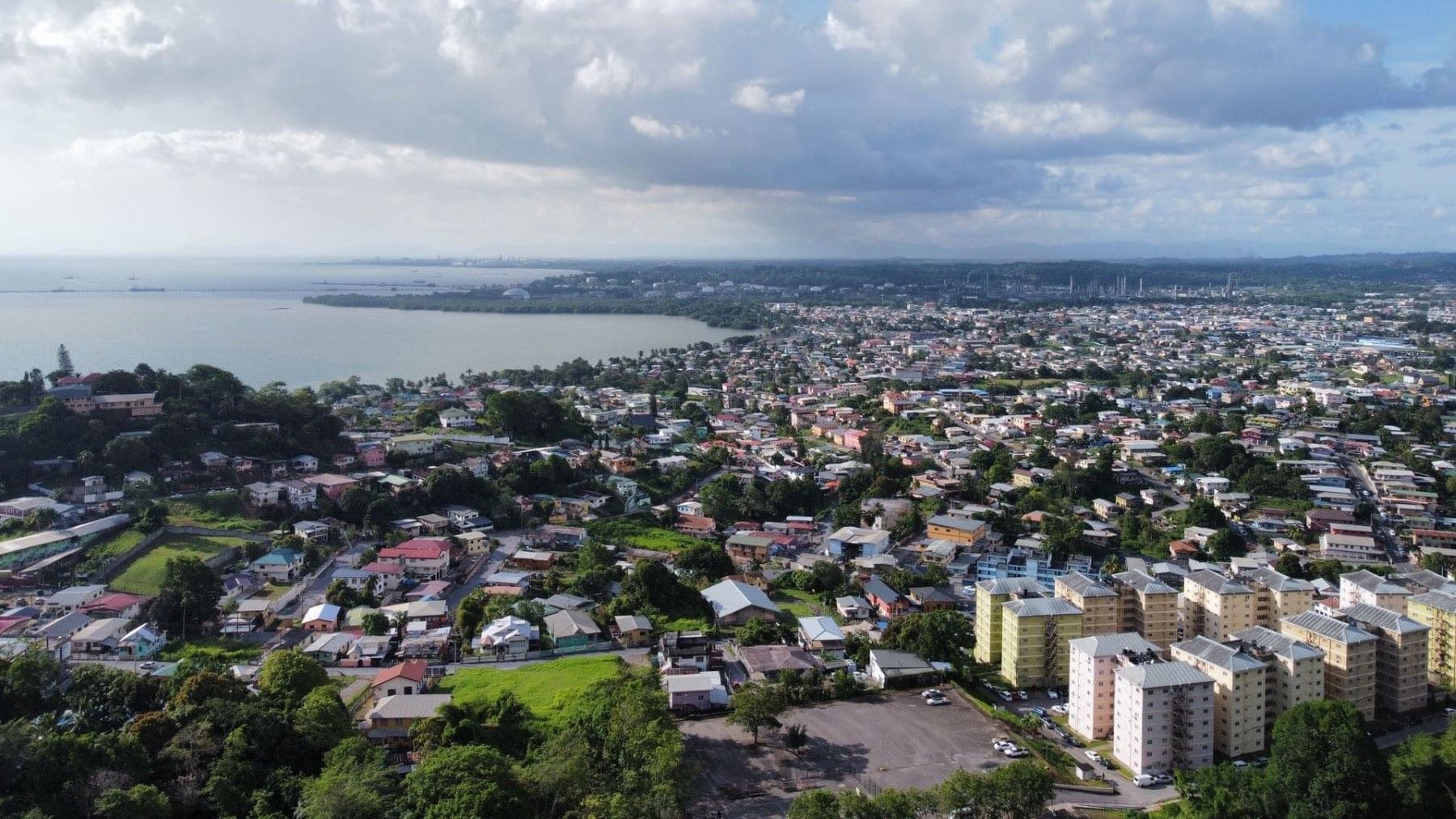 Personas recuperando materiales en el vertedero de Forres Park en Trinidad y Tobago