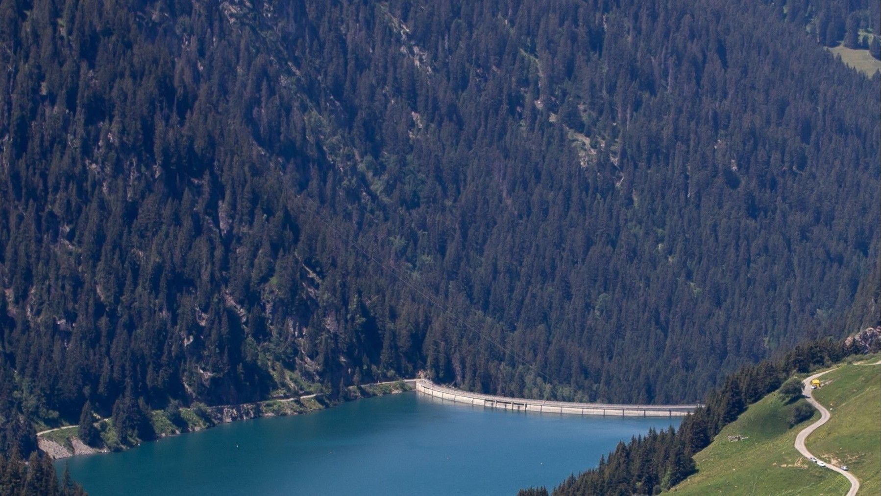 Vista de un embalse que ilustra la reserva hídrica en España, situada al 57,8 % de su capacidad
