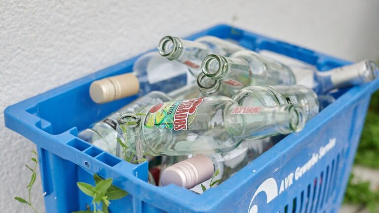 Vidrio reciclado en España preparado para fabricar nuevas botellas y tarros