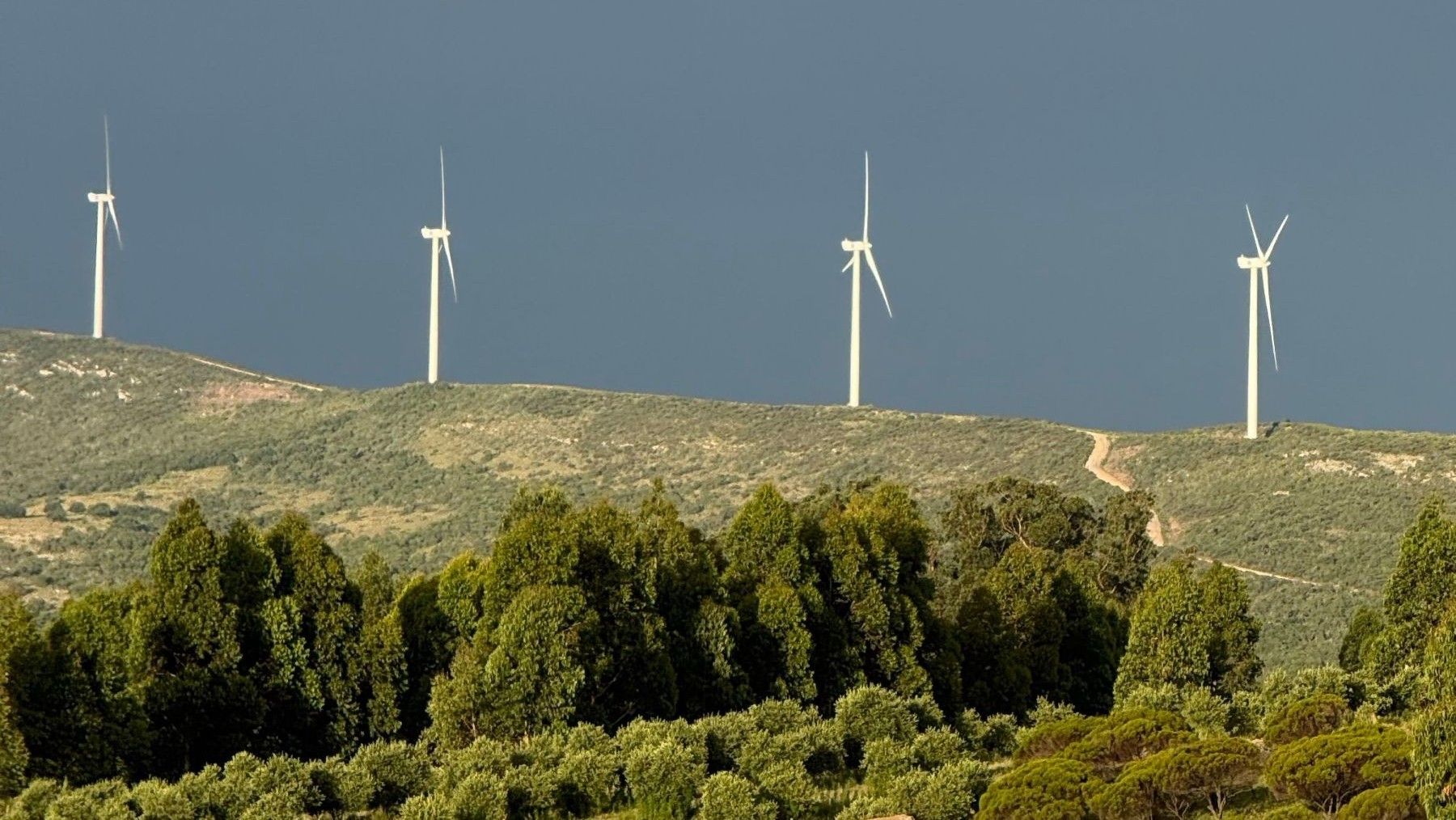 Aerogeneradores que ilustran la repotenciación de parques eólicos abordada en WIND OPS 2026