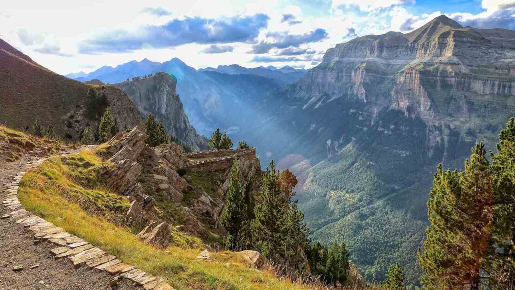 Formaciones rocosas y relieve local en el Día Internacional de la Geodiversidad 2026