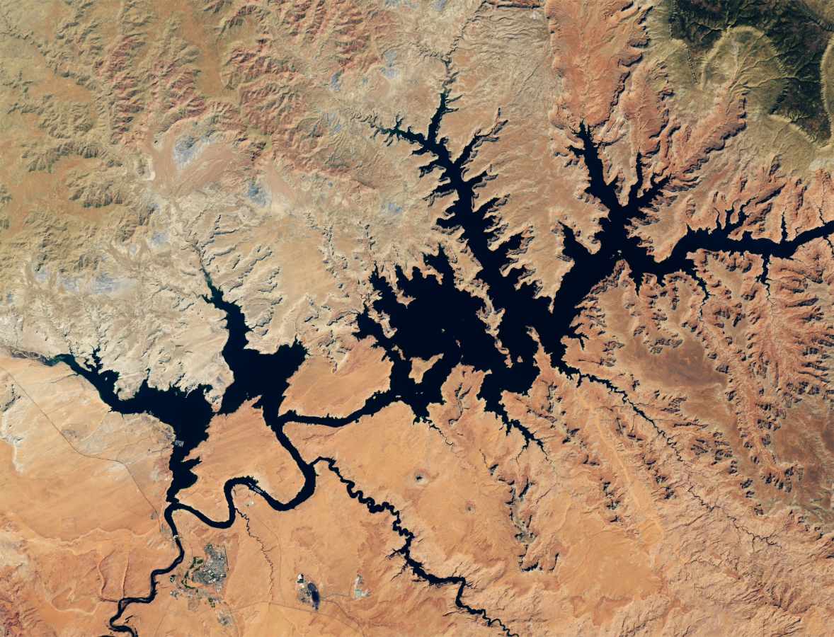 El lago Powell visto por el satélite Landsat 8 el 1 de septiembre de 2017