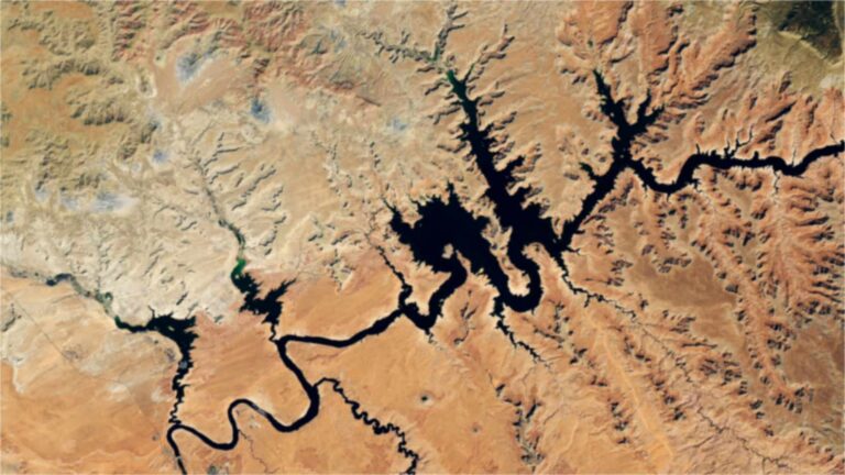 El lago Powell en mínimos históricos visto por el satélite Landsat 8 el 10 de septiembre de 2026