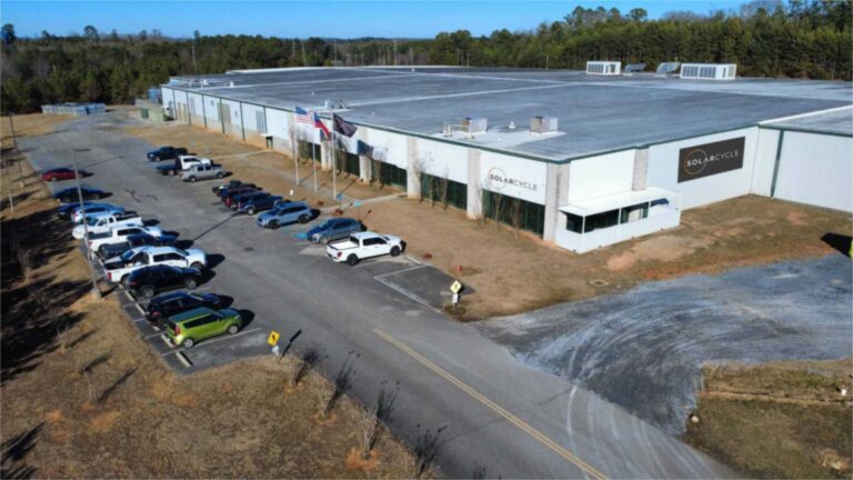 Vista aérea de la planta de reciclaje de paneles solares de SOLARCYCLE en Cedartown (Georgia)
