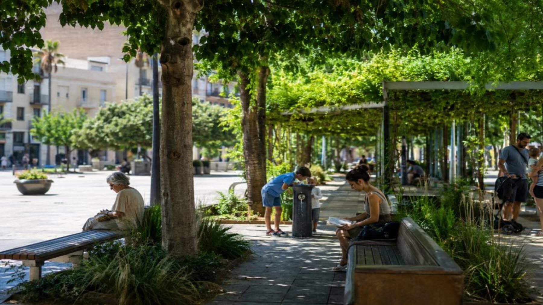 Refugio climático urbano instalado durante el verano en la sede del MITECO